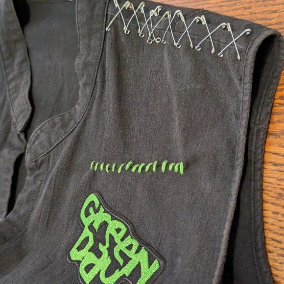 Green Day sleeveless button up top - Picture 5 of 6
